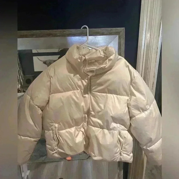 Woman’s Old Navy puffer jacket size L - Picture 1 of 4